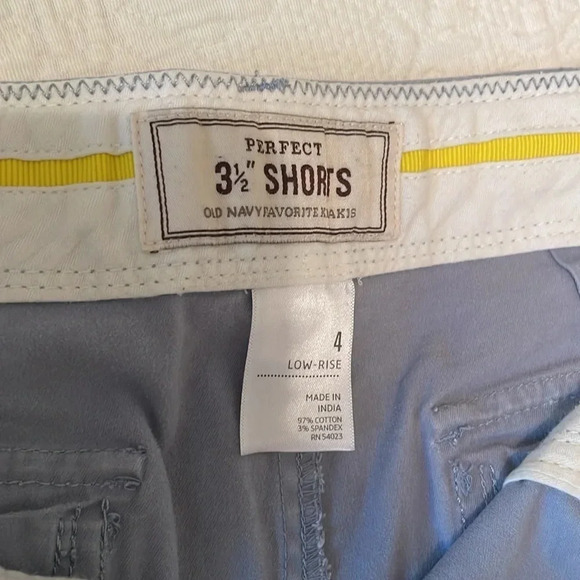 Old Navy Perfect 3.5” Shorts Gray Pockets Cotton Spandex Sexy EUC Split Side Hem - Picture 5 of 6
